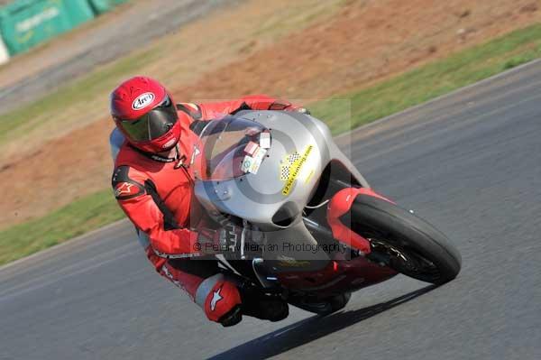 Mallory park Leicestershire;Mallory park photographs;Motorcycle action photographs;event digital images;eventdigitalimages;mallory park;no limits trackday;peter wileman photography;trackday;trackday digital images;trackday photos