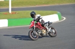 Mallory-park-Leicestershire;Mallory-park-photographs;Motorcycle-action-photographs;event-digital-images;eventdigitalimages;mallory-park;no-limits-trackday;peter-wileman-photography;trackday;trackday-digital-images;trackday-photos