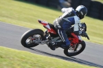 Mallory-park-Leicestershire;Mallory-park-photographs;Motorcycle-action-photographs;event-digital-images;eventdigitalimages;mallory-park;no-limits-trackday;peter-wileman-photography;trackday;trackday-digital-images;trackday-photos