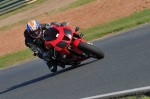 Mallory-park-Leicestershire;Mallory-park-photographs;Motorcycle-action-photographs;event-digital-images;eventdigitalimages;mallory-park;no-limits-trackday;peter-wileman-photography;trackday;trackday-digital-images;trackday-photos