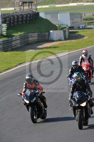 Mallory park Leicestershire;Mallory park photographs;Motorcycle action photographs;event digital images;eventdigitalimages;mallory park;no limits trackday;peter wileman photography;trackday;trackday digital images;trackday photos