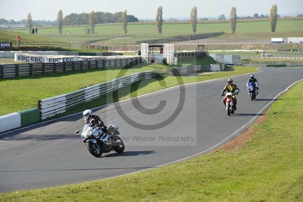 Mallory park Leicestershire;Mallory park photographs;Motorcycle action photographs;event digital images;eventdigitalimages;mallory park;no limits trackday;peter wileman photography;trackday;trackday digital images;trackday photos