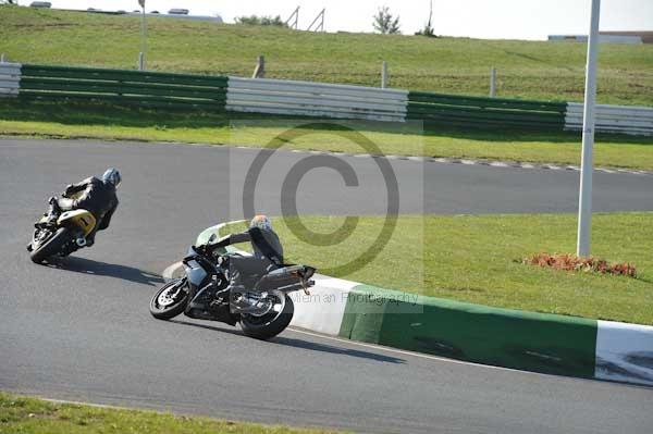 Mallory park Leicestershire;Mallory park photographs;Motorcycle action photographs;event digital images;eventdigitalimages;mallory park;no limits trackday;peter wileman photography;trackday;trackday digital images;trackday photos