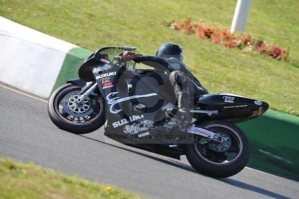Mallory park Leicestershire;Mallory park photographs;Motorcycle action photographs;event digital images;eventdigitalimages;mallory park;no limits trackday;peter wileman photography;trackday;trackday digital images;trackday photos