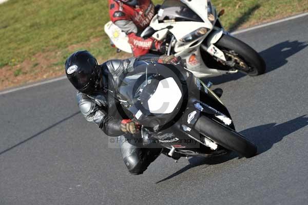 Mallory park Leicestershire;Mallory park photographs;Motorcycle action photographs;event digital images;eventdigitalimages;mallory park;no limits trackday;peter wileman photography;trackday;trackday digital images;trackday photos