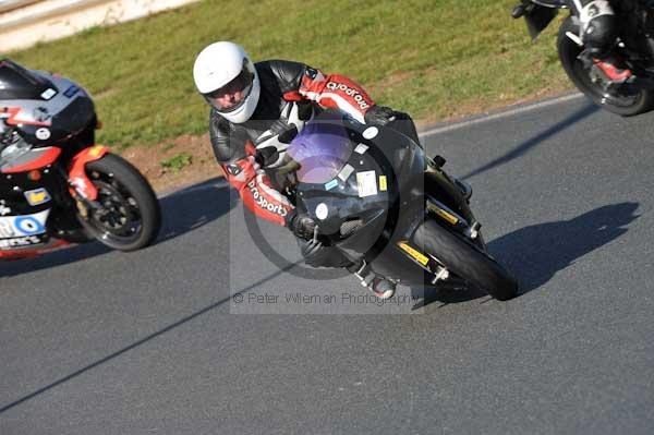 Mallory park Leicestershire;Mallory park photographs;Motorcycle action photographs;event digital images;eventdigitalimages;mallory park;no limits trackday;peter wileman photography;trackday;trackday digital images;trackday photos