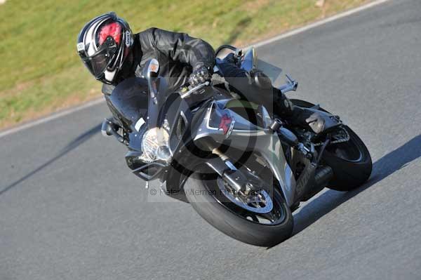 Mallory park Leicestershire;Mallory park photographs;Motorcycle action photographs;event digital images;eventdigitalimages;mallory park;no limits trackday;peter wileman photography;trackday;trackday digital images;trackday photos
