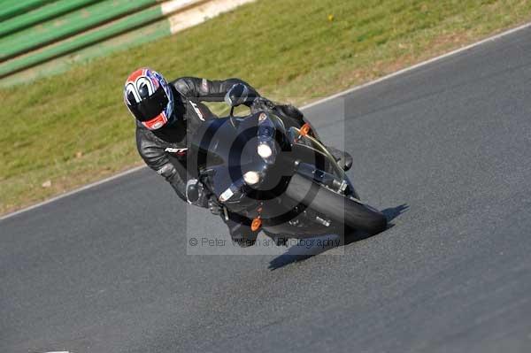 Mallory park Leicestershire;Mallory park photographs;Motorcycle action photographs;event digital images;eventdigitalimages;mallory park;no limits trackday;peter wileman photography;trackday;trackday digital images;trackday photos