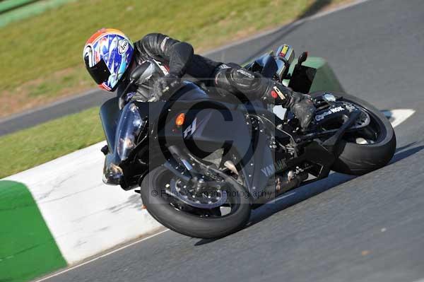 Mallory park Leicestershire;Mallory park photographs;Motorcycle action photographs;event digital images;eventdigitalimages;mallory park;no limits trackday;peter wileman photography;trackday;trackday digital images;trackday photos