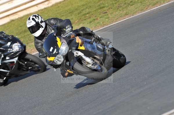 Mallory park Leicestershire;Mallory park photographs;Motorcycle action photographs;event digital images;eventdigitalimages;mallory park;no limits trackday;peter wileman photography;trackday;trackday digital images;trackday photos