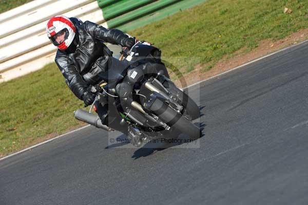 Mallory park Leicestershire;Mallory park photographs;Motorcycle action photographs;event digital images;eventdigitalimages;mallory park;no limits trackday;peter wileman photography;trackday;trackday digital images;trackday photos