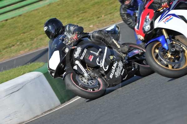 Mallory park Leicestershire;Mallory park photographs;Motorcycle action photographs;event digital images;eventdigitalimages;mallory park;no limits trackday;peter wileman photography;trackday;trackday digital images;trackday photos