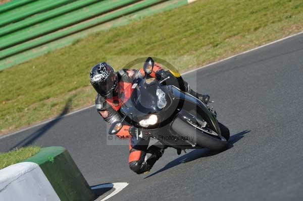 Mallory park Leicestershire;Mallory park photographs;Motorcycle action photographs;event digital images;eventdigitalimages;mallory park;no limits trackday;peter wileman photography;trackday;trackday digital images;trackday photos