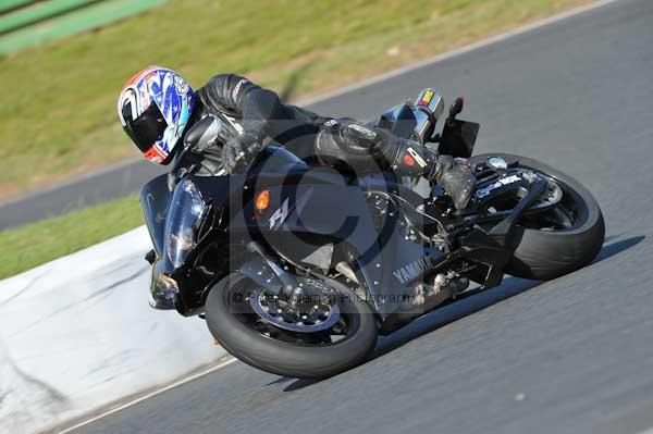 Mallory park Leicestershire;Mallory park photographs;Motorcycle action photographs;event digital images;eventdigitalimages;mallory park;no limits trackday;peter wileman photography;trackday;trackday digital images;trackday photos