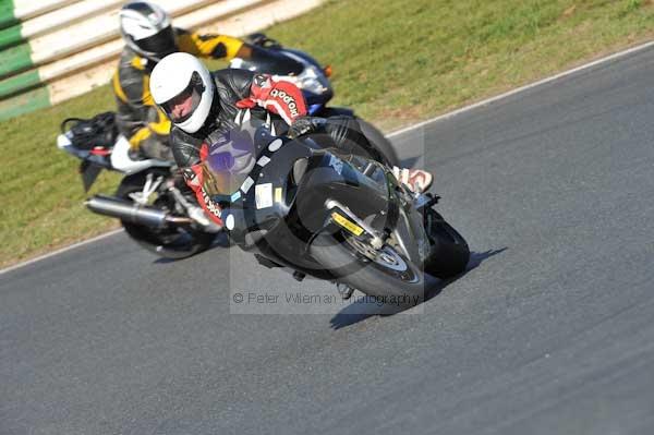 Mallory park Leicestershire;Mallory park photographs;Motorcycle action photographs;event digital images;eventdigitalimages;mallory park;no limits trackday;peter wileman photography;trackday;trackday digital images;trackday photos