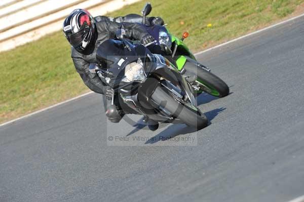Mallory park Leicestershire;Mallory park photographs;Motorcycle action photographs;event digital images;eventdigitalimages;mallory park;no limits trackday;peter wileman photography;trackday;trackday digital images;trackday photos