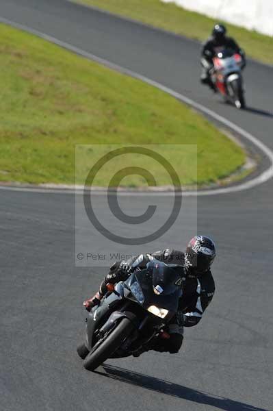 Mallory park Leicestershire;Mallory park photographs;Motorcycle action photographs;event digital images;eventdigitalimages;mallory park;no limits trackday;peter wileman photography;trackday;trackday digital images;trackday photos
