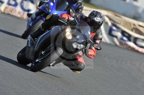 Mallory park Leicestershire;Mallory park photographs;Motorcycle action photographs;event digital images;eventdigitalimages;mallory park;no limits trackday;peter wileman photography;trackday;trackday digital images;trackday photos