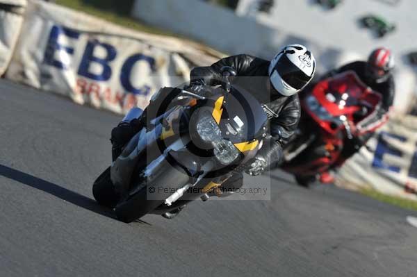 Mallory park Leicestershire;Mallory park photographs;Motorcycle action photographs;event digital images;eventdigitalimages;mallory park;no limits trackday;peter wileman photography;trackday;trackday digital images;trackday photos