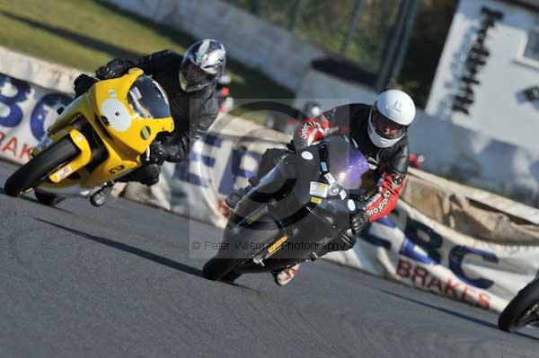Mallory park Leicestershire;Mallory park photographs;Motorcycle action photographs;event digital images;eventdigitalimages;mallory park;no limits trackday;peter wileman photography;trackday;trackday digital images;trackday photos