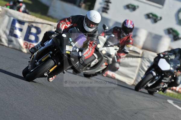 Mallory park Leicestershire;Mallory park photographs;Motorcycle action photographs;event digital images;eventdigitalimages;mallory park;no limits trackday;peter wileman photography;trackday;trackday digital images;trackday photos