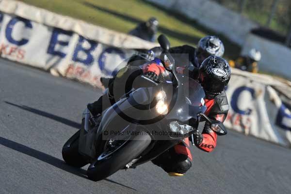 Mallory park Leicestershire;Mallory park photographs;Motorcycle action photographs;event digital images;eventdigitalimages;mallory park;no limits trackday;peter wileman photography;trackday;trackday digital images;trackday photos