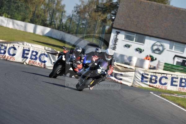 Mallory park Leicestershire;Mallory park photographs;Motorcycle action photographs;event digital images;eventdigitalimages;mallory park;no limits trackday;peter wileman photography;trackday;trackday digital images;trackday photos