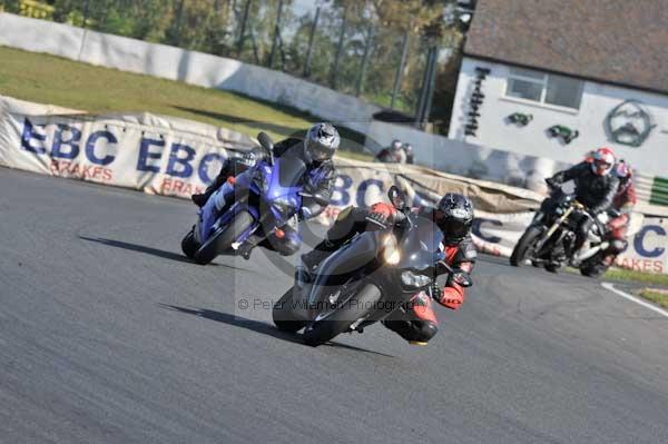 Mallory park Leicestershire;Mallory park photographs;Motorcycle action photographs;event digital images;eventdigitalimages;mallory park;no limits trackday;peter wileman photography;trackday;trackday digital images;trackday photos