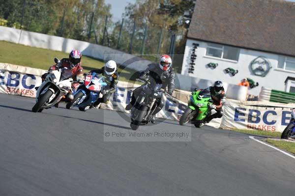 Mallory park Leicestershire;Mallory park photographs;Motorcycle action photographs;event digital images;eventdigitalimages;mallory park;no limits trackday;peter wileman photography;trackday;trackday digital images;trackday photos