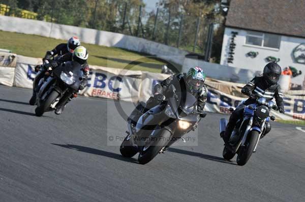 Mallory park Leicestershire;Mallory park photographs;Motorcycle action photographs;event digital images;eventdigitalimages;mallory park;no limits trackday;peter wileman photography;trackday;trackday digital images;trackday photos