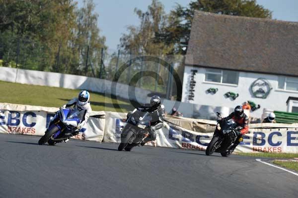 Mallory park Leicestershire;Mallory park photographs;Motorcycle action photographs;event digital images;eventdigitalimages;mallory park;no limits trackday;peter wileman photography;trackday;trackday digital images;trackday photos