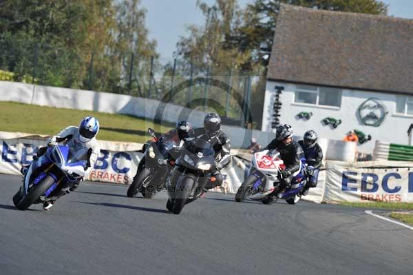 Mallory park Leicestershire;Mallory park photographs;Motorcycle action photographs;event digital images;eventdigitalimages;mallory park;no limits trackday;peter wileman photography;trackday;trackday digital images;trackday photos