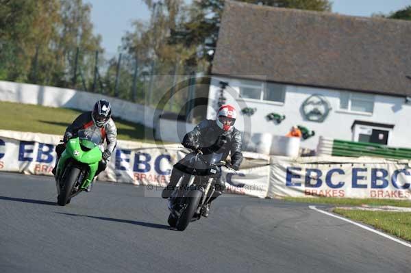 Mallory park Leicestershire;Mallory park photographs;Motorcycle action photographs;event digital images;eventdigitalimages;mallory park;no limits trackday;peter wileman photography;trackday;trackday digital images;trackday photos