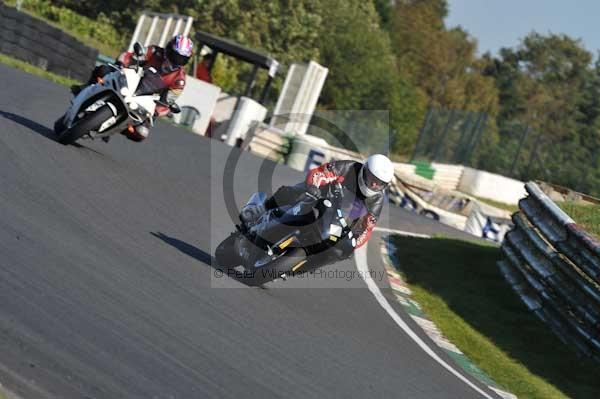 Mallory park Leicestershire;Mallory park photographs;Motorcycle action photographs;event digital images;eventdigitalimages;mallory park;no limits trackday;peter wileman photography;trackday;trackday digital images;trackday photos