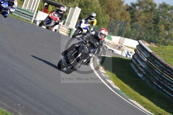 Mallory park Leicestershire;Mallory park photographs;Motorcycle action photographs;event digital images;eventdigitalimages;mallory park;no limits trackday;peter wileman photography;trackday;trackday digital images;trackday photos