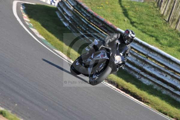 Mallory park Leicestershire;Mallory park photographs;Motorcycle action photographs;event digital images;eventdigitalimages;mallory park;no limits trackday;peter wileman photography;trackday;trackday digital images;trackday photos