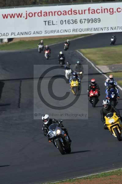 Mallory park Leicestershire;Mallory park photographs;Motorcycle action photographs;event digital images;eventdigitalimages;mallory park;no limits trackday;peter wileman photography;trackday;trackday digital images;trackday photos