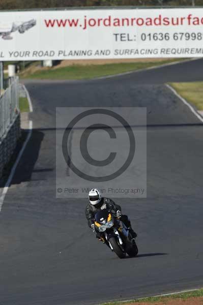 Mallory park Leicestershire;Mallory park photographs;Motorcycle action photographs;event digital images;eventdigitalimages;mallory park;no limits trackday;peter wileman photography;trackday;trackday digital images;trackday photos