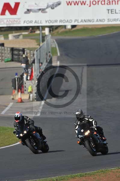 Mallory park Leicestershire;Mallory park photographs;Motorcycle action photographs;event digital images;eventdigitalimages;mallory park;no limits trackday;peter wileman photography;trackday;trackday digital images;trackday photos