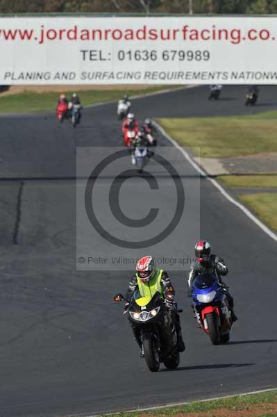 Mallory park Leicestershire;Mallory park photographs;Motorcycle action photographs;event digital images;eventdigitalimages;mallory park;no limits trackday;peter wileman photography;trackday;trackday digital images;trackday photos