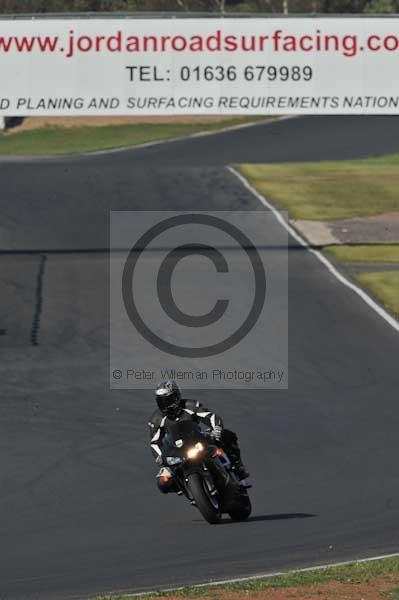 Mallory park Leicestershire;Mallory park photographs;Motorcycle action photographs;event digital images;eventdigitalimages;mallory park;no limits trackday;peter wileman photography;trackday;trackday digital images;trackday photos