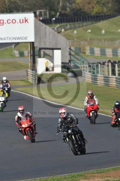 Mallory park Leicestershire;Mallory park photographs;Motorcycle action photographs;event digital images;eventdigitalimages;mallory park;no limits trackday;peter wileman photography;trackday;trackday digital images;trackday photos