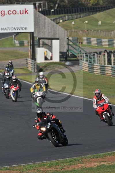 Mallory park Leicestershire;Mallory park photographs;Motorcycle action photographs;event digital images;eventdigitalimages;mallory park;no limits trackday;peter wileman photography;trackday;trackday digital images;trackday photos