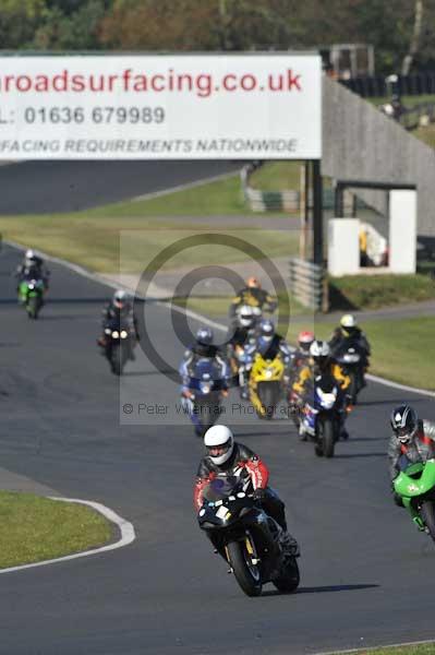 Mallory park Leicestershire;Mallory park photographs;Motorcycle action photographs;event digital images;eventdigitalimages;mallory park;no limits trackday;peter wileman photography;trackday;trackday digital images;trackday photos
