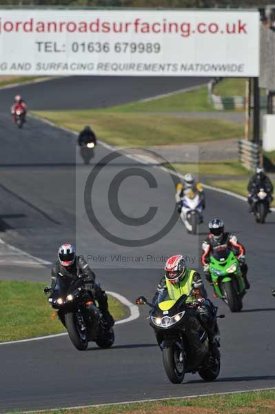 Mallory park Leicestershire;Mallory park photographs;Motorcycle action photographs;event digital images;eventdigitalimages;mallory park;no limits trackday;peter wileman photography;trackday;trackday digital images;trackday photos