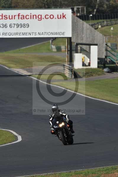 Mallory park Leicestershire;Mallory park photographs;Motorcycle action photographs;event digital images;eventdigitalimages;mallory park;no limits trackday;peter wileman photography;trackday;trackday digital images;trackday photos