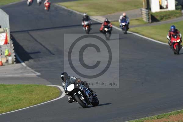 Mallory park Leicestershire;Mallory park photographs;Motorcycle action photographs;event digital images;eventdigitalimages;mallory park;no limits trackday;peter wileman photography;trackday;trackday digital images;trackday photos