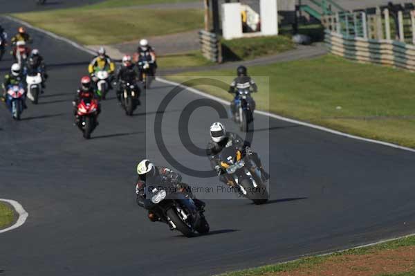 Mallory park Leicestershire;Mallory park photographs;Motorcycle action photographs;event digital images;eventdigitalimages;mallory park;no limits trackday;peter wileman photography;trackday;trackday digital images;trackday photos