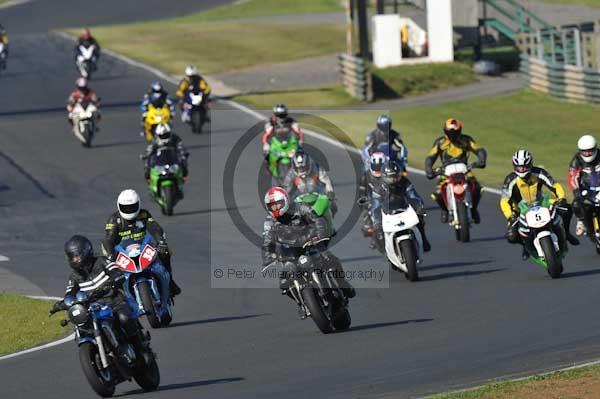 Mallory park Leicestershire;Mallory park photographs;Motorcycle action photographs;event digital images;eventdigitalimages;mallory park;no limits trackday;peter wileman photography;trackday;trackday digital images;trackday photos