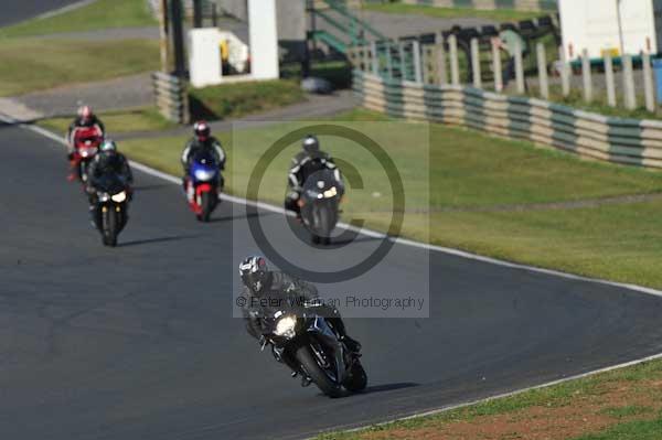 Mallory park Leicestershire;Mallory park photographs;Motorcycle action photographs;event digital images;eventdigitalimages;mallory park;no limits trackday;peter wileman photography;trackday;trackday digital images;trackday photos
